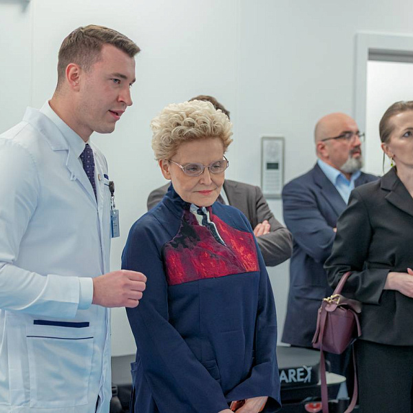 Зажигать сердца и знакомить с медициной
